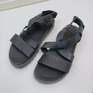 Sorel Roaming Criss Cross Sandals Black Leather 9.5